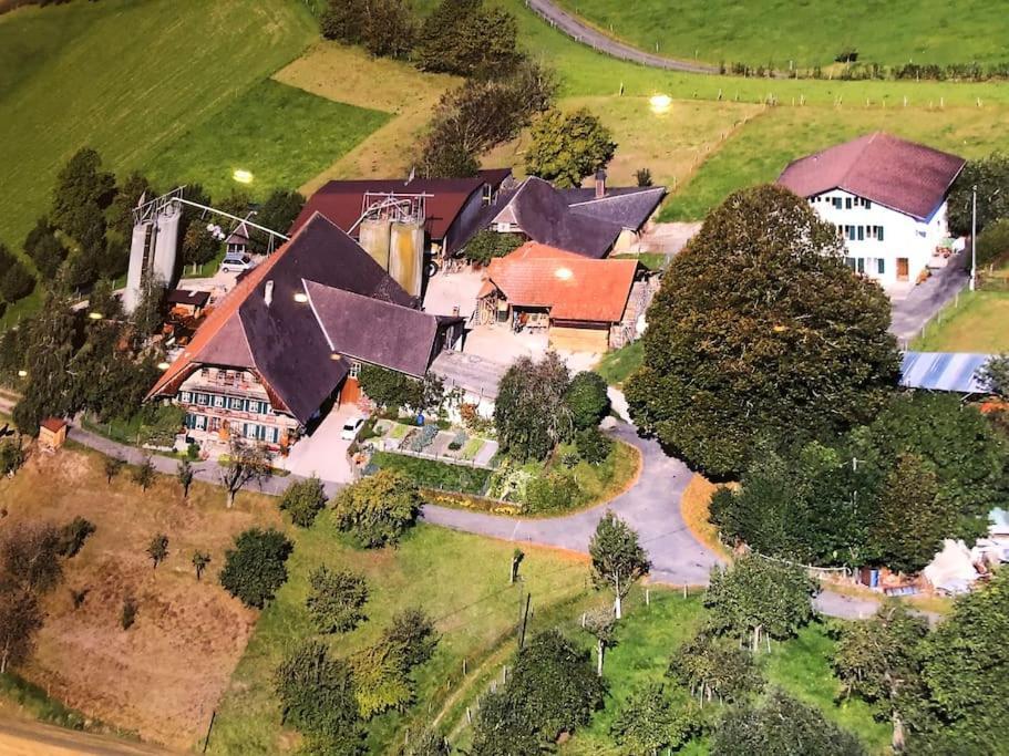 Ferienwohnung Auf Bauernhof Mit Hotpot Und Sauna Sumiswald Bagian luar foto