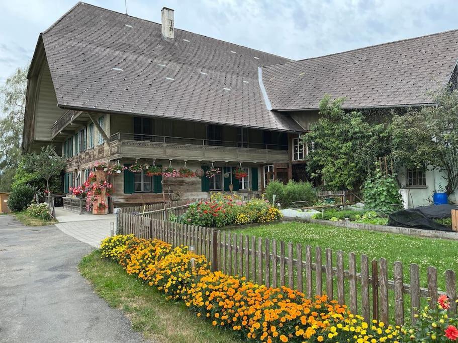 Ferienwohnung Auf Bauernhof Mit Hotpot Und Sauna Sumiswald Bagian luar foto